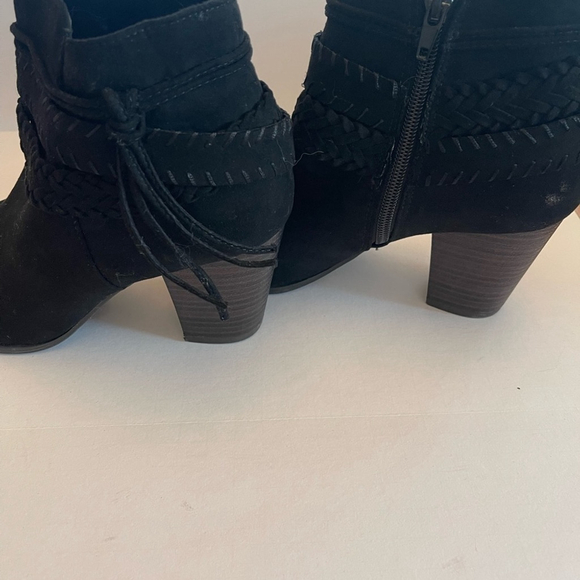 Fergalicious Women’s Black Capital Suede Ankle Boots Tassle Side Zip Size 8.5 - Picture 5 of 10